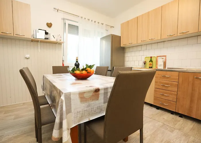 Bura Сasa de vacaciones Božava