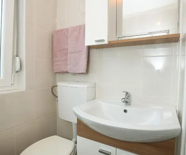 Bura Hébergement de vacances Božava